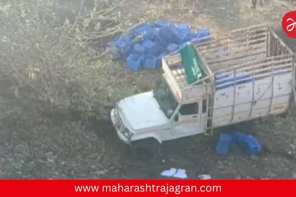 मेळघाटात मृत्यूचा सापळा! ३० फूट दरीत पिकअप कोसळली; २ महिलांचा जागीच मृत्यू, अनेक जखमी