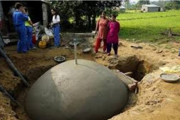 Biogas Subsidy: LPG सिलिंडर महागलाय? आता बायोगॅसवर करा स्वयंपाक; सरकारकडून मिळतेय मोठे अनुदान