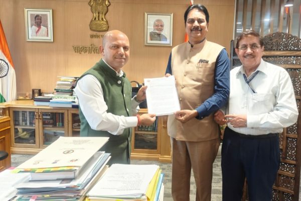 साखर कारखान्यांच्या कर्जावरील व्याजात 50% सवलतीची मागणी – हर्षवर्धन पाटील