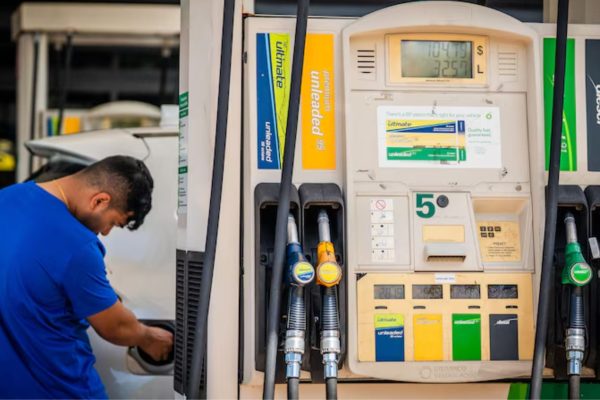 Nepal Fuel Shortage: युद्धामुळे नेपाळमध्ये इंधन पुरवठा साखळी विस्कळीत; आठवड्यातून 2 दिवस सुट्टी जाहीर