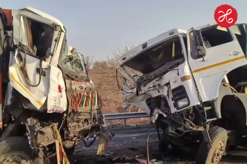 Dhule Accident: ट्रक आणि डंपरच्या धडकेनंतर मदतीसाठी धाव घेतलेल्या टोल कर्मचाऱ्यांना बसने चिरडले; 6 ठार, 26 जखमी