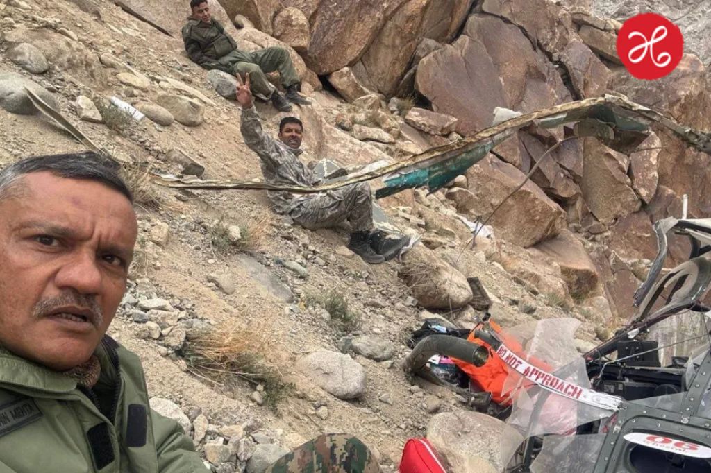 Indian Army Helicopter Crash: लडाखमध्ये भारतीय लष्कराचं ‘चीता’ हेलिकॉप्टर कोसळलं; मेजर जनरलसह 2 वैमानिक…