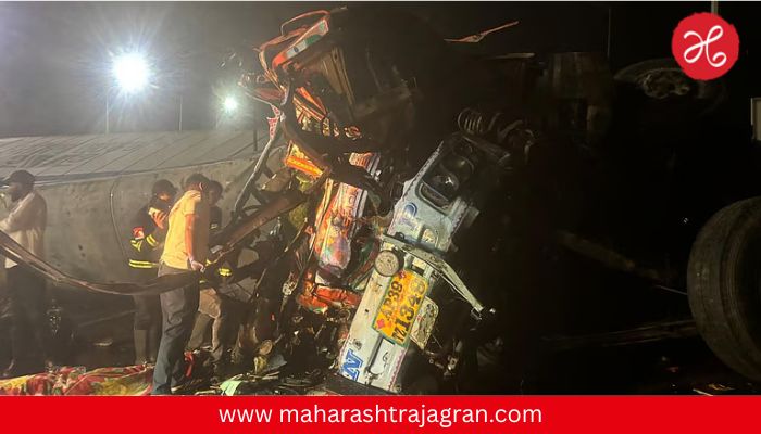 Mumbai-Pune Expressway : मुंबई-पुणे एक्सप्रेसवेवर भीषण अपघात; कंटेनर, टेम्पो आणि कारची धडक, २ ठार तर ४ गंभीर जखमी